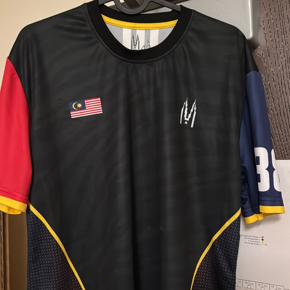AMG MALAYSIA ADIDAS PETRONAS JERSEY SIZE LARGE